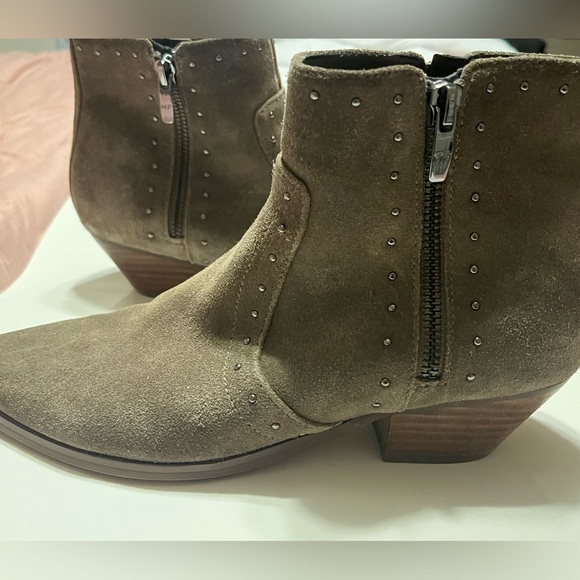 Marc Fisher grey/brown booties, Size 7M - Picture 7 of 7